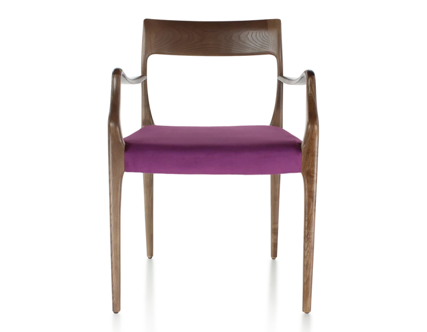 Chaise scandivave avec accoudoirs bois teinte marron foncé assise tissu violet