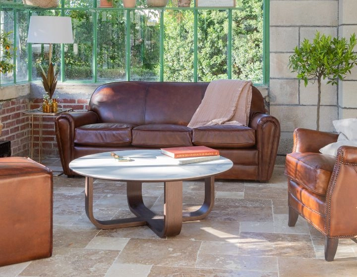 Round coffee table in oak and ceramic with dark brown stained wood white marble effect ceramic top 140 cm Round coffee table in oak and ceramic with dark brown stained wood white marble effect ceramic top 140 cm