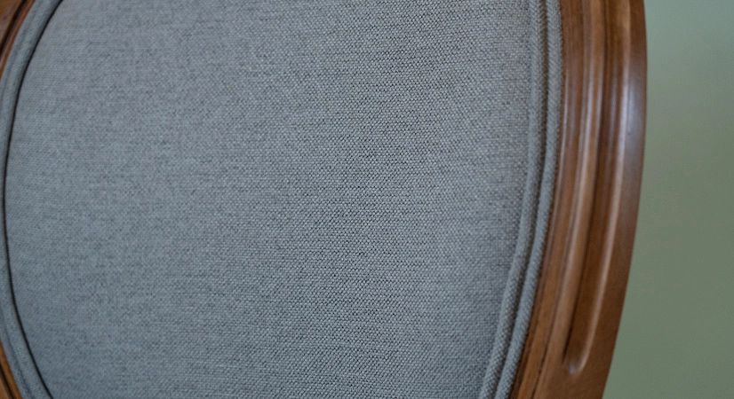Chaise ancienne style Louis XVI bois teinte ancienne et tissu gris Chaise ancienne style Louis XVI bois teinte ancienne et tissu gris