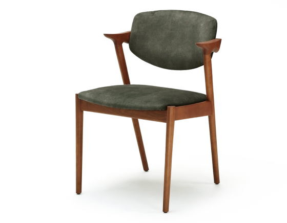 Chaise scandinave bois teinte merisier assise tissu velours vert forêt