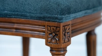 Chaise ancienne style Louis XVI bois teinte ancienne et tissu bleu marine Chaise ancienne style Louis XVI bois teinte ancienne et tissu bleu marine