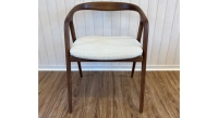 Scandinavian chair bois teinte marron foncé assise tissu beige naturel Scandinavian chair bois teinte marron foncé assise tissu beige naturel