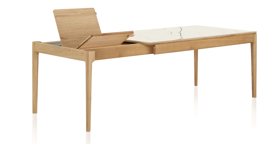 Table extensible 8 à 14 personnes en chêne et céramique allonges bois avec bois teinte naturelle et plateau céramique effet marbre blanc 210x100 cm