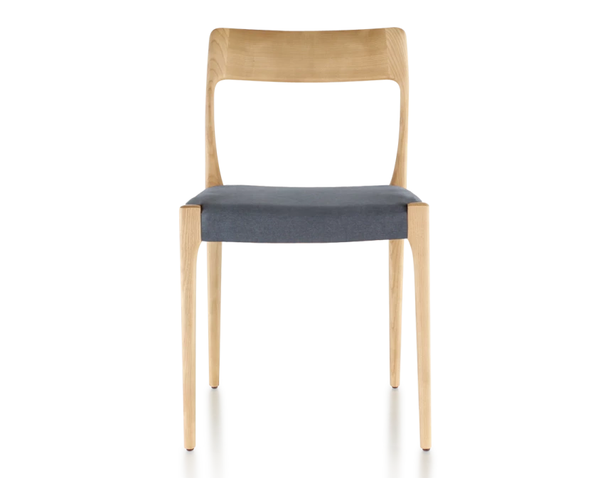 Chaise scandivave bois teinte naturelle assise tissu gris