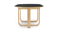 Table salle à manger en chêne et céramique 10 personnes avec bois teinte naturelle et plateau céramique effet marbre noir 250x100 cm Table salle à manger en chêne et céramique 10 personnes avec bois teinte naturelle et plateau céramique effet marbre noir 250x100 cm