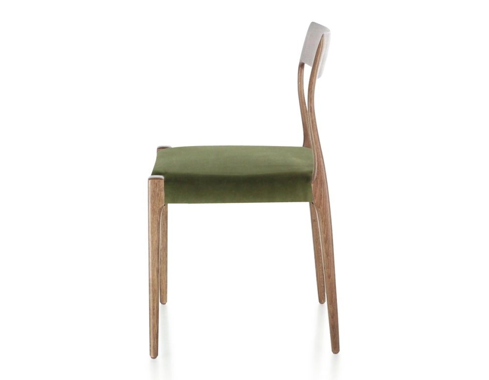 Chaise scandinave bois teinte noyer assise tissu vert olive