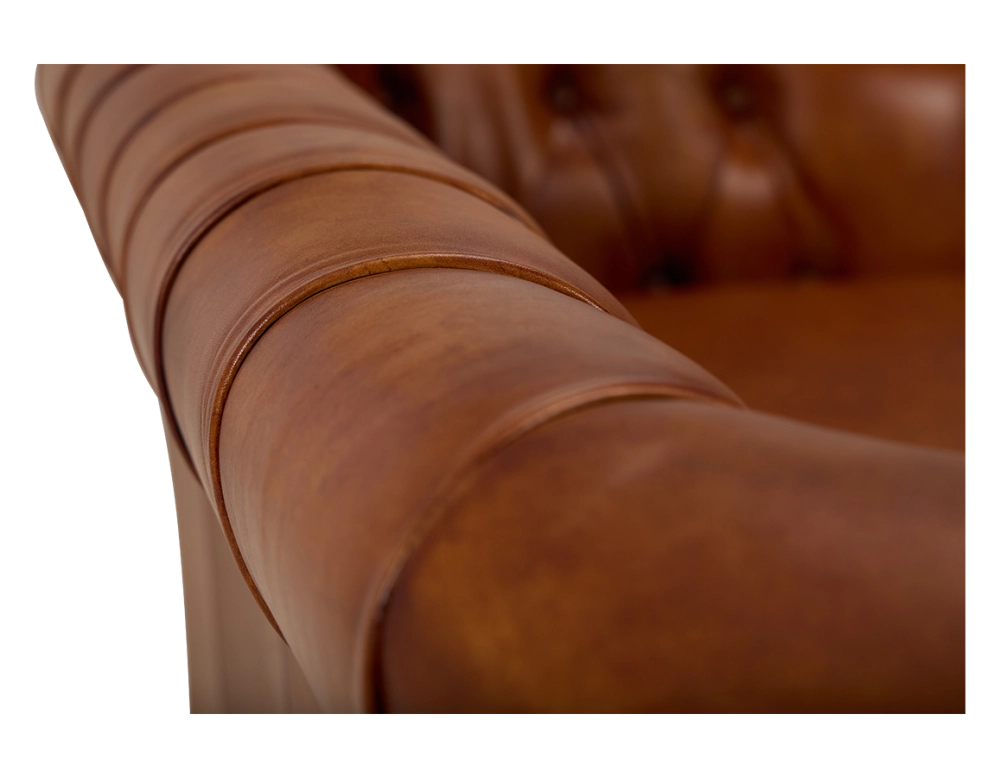 Canapé Chesterfield cuir 2 places marron clair accoudoirs cloutés Canapé Chesterfield cuir 2 places marron clair accoudoirs cloutés