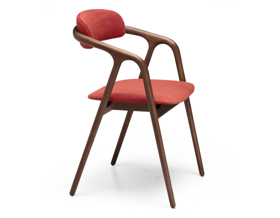 Chaise scandinave bois teinte noyer assise tissu beige orange brulé