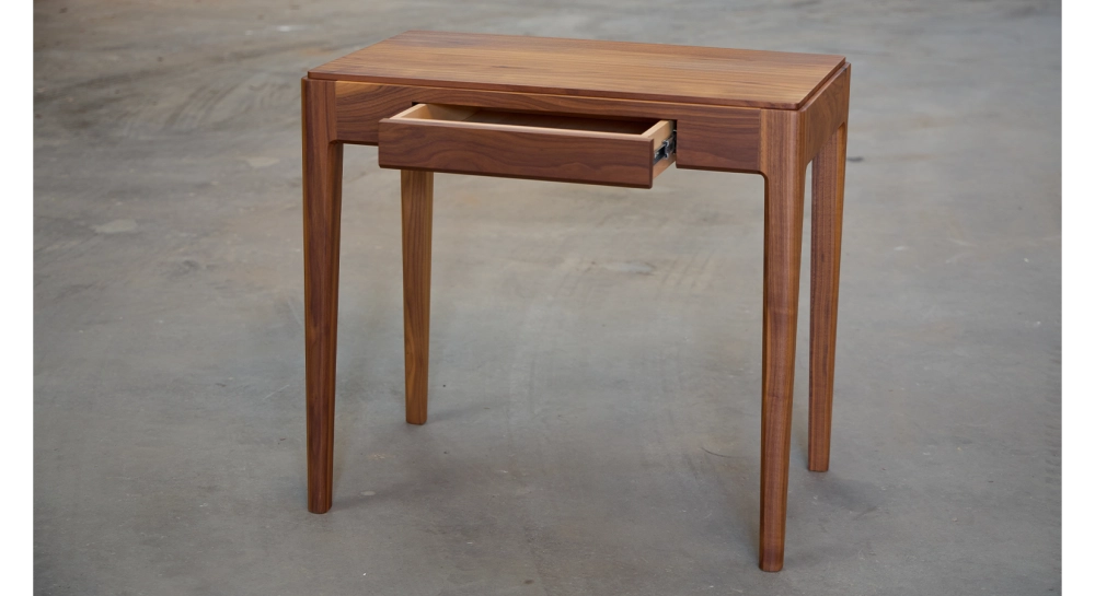 Bureau design en noyer teinte naturelle l80 cm Bureau design en noyer teinte naturelle l80 cm