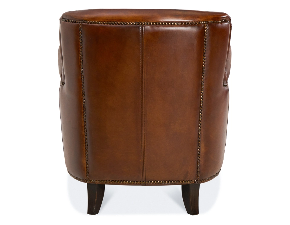 Fauteuil club cuir marron vintage accoudoirs cloutés Fauteuil club cuir marron vintage accoudoirs cloutés