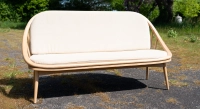 Canapé scandinave 2 places bois teinte naturelle et tissu beige Canapé scandinave 2 places bois teinte naturelle et tissu beige