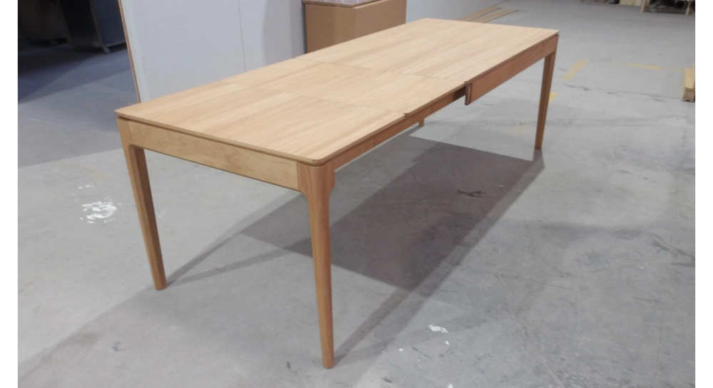 Table extensible en chêne 6 à 10 personnes avec plateau et allonges bois teinte naturelle 140x90 cm