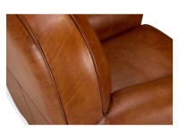 Fauteuil club cuir marron clair accoudoirs cloutés Fauteuil club cuir marron clair accoudoirs cloutés