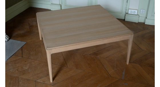 Extensible table for 6 to 10 people in oak and ceramic with wood extensions with natural wood finish and ossido ceramic top. 160x100 cm