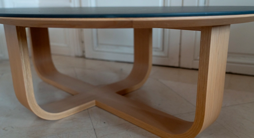 Table basse ovale en chêne et céramique avec bois teinte naturelle plateau céramique effet ardoise 120x80 cm