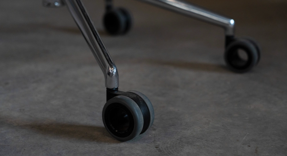 Chaise de bureau à roulette assise tissu rose