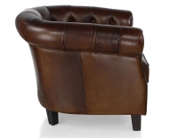 Fauteuil chesterfield cuir marron soutenu accoudoirs cloutés Fauteuil chesterfield cuir marron soutenu accoudoirs cloutés