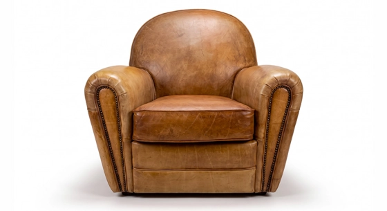 Fauteuil club cuir cognac accoudoirs cloutés