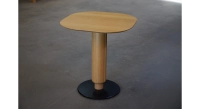 Table bistrot en chêne 2 personnes bois teinte naturelle Table bistrot en chêne 2 personnes bois teinte naturelle