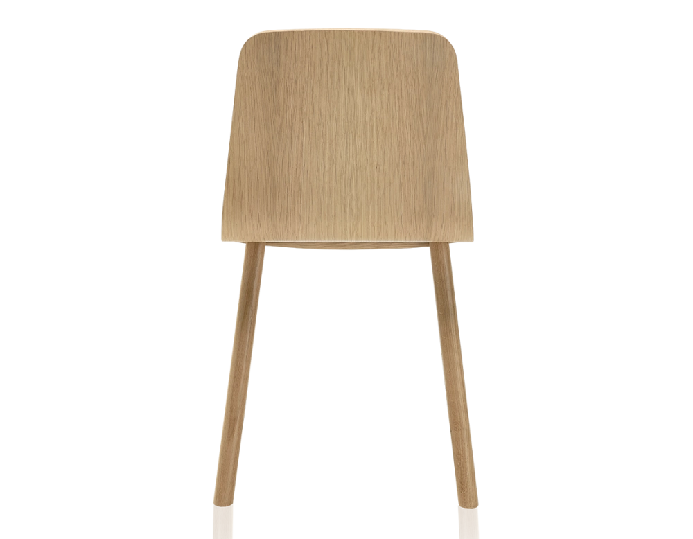 Chaise design en chêne teinte de bois naturelle Chaise design en chêne teinte de bois naturelle