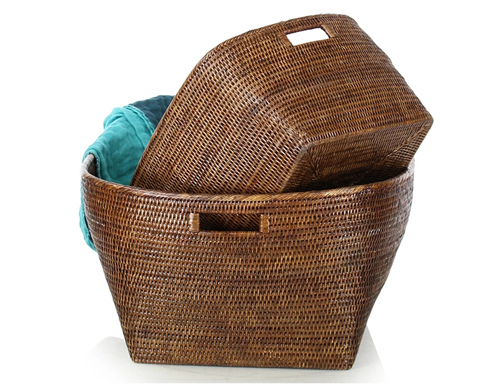 Panier de rangement en rotin brun avec anses moyen modèle Panier de rangement en rotin brun avec anses moyen modèle