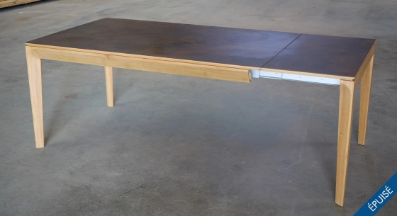 Extending table for 6 to 10 people in oak and ceramic with ceramic extension with natural wood finish and oxidized brown ceramic top. 160x100 cm