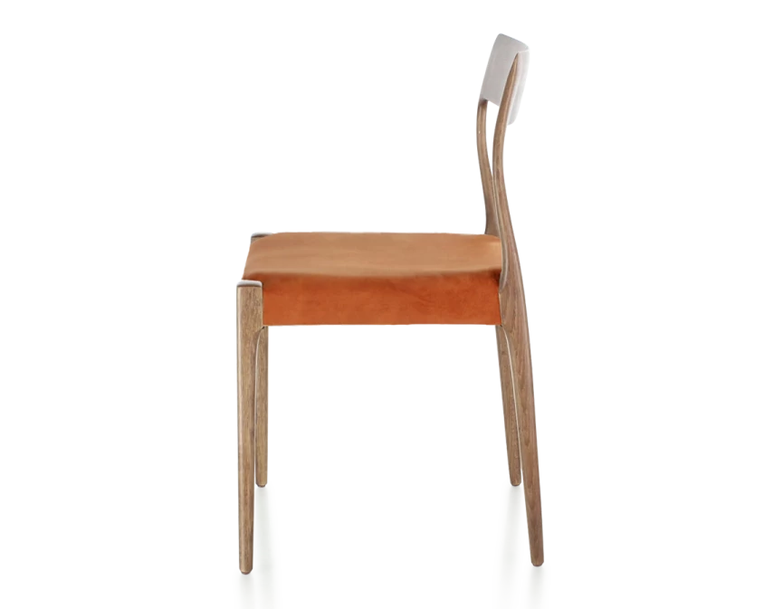 Chaise scandivave bois teinte noyer assise tissu velours terracotta