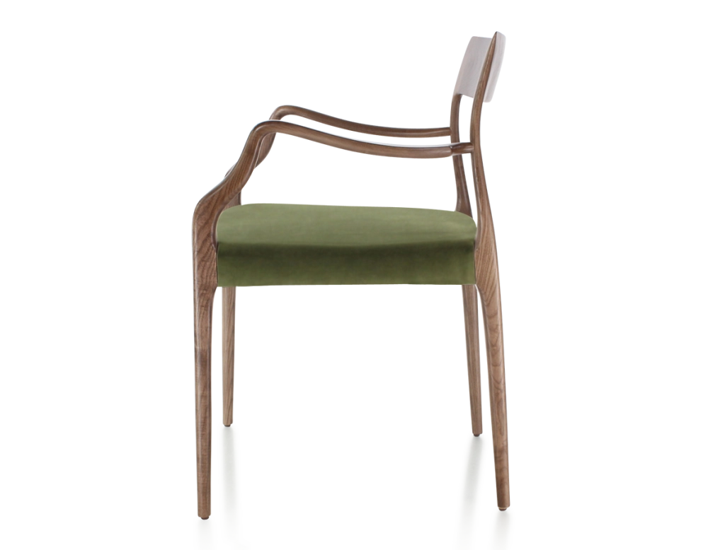 Chaise scandinave avec accoudoirs bois teinte marron foncé assise tissu vert olive Chaise scandinave avec accoudoirs bois teinte marron foncé assise tissu vert olive