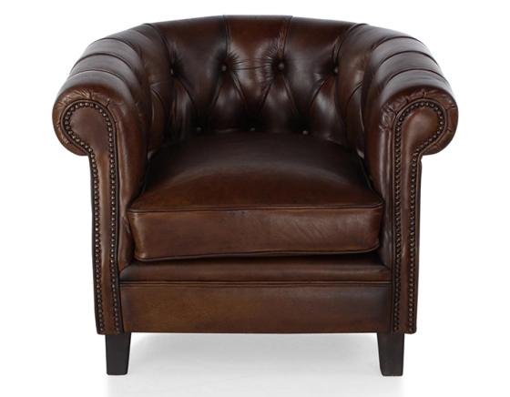 Fauteuil chesterfield cuir marron soutenu accoudoirs cloutés