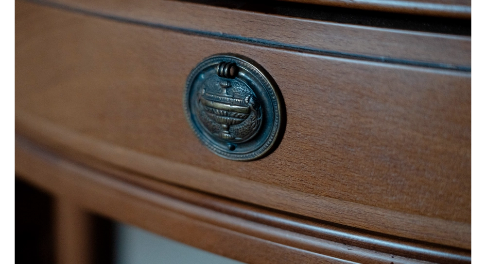 Consola antigua de media luna estilo directorio madera tinte antigua con acabado anticuario avanzado