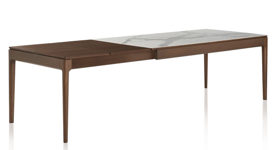 Table extensible 6 à 12 personnes en chêne et céramique allonges bois avec bois teinte marron foncé et plateau céramique effet marbre blanc 140x100 cm