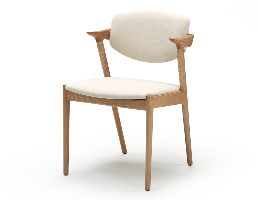 Chaise scandinave bois teinte naturelle assise tissu blanc cassé Chaise scandinave bois teinte naturelle assise tissu blanc cassé