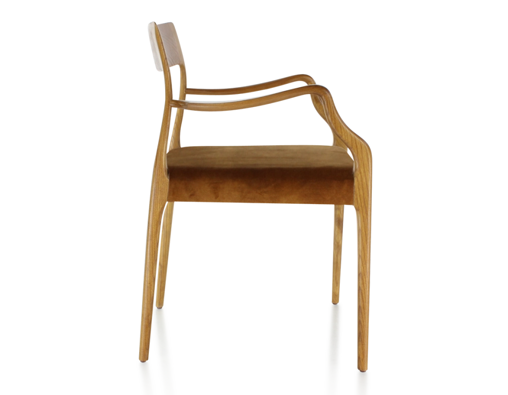 Chaise scandinave avec accoudoirs bois teinte merisier assise tissu velours bronze Chaise scandinave avec accoudoirs bois teinte merisier assise tissu velours bronze