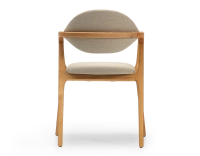 Chaise design avec accoudoirs bois teinte naturelle et tissu camel Chaise design avec accoudoirs bois teinte naturelle et tissu camel