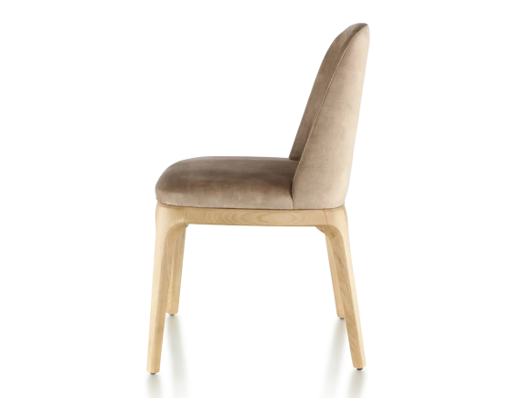 Chaise design bois teinte naturelle et tissu velours taupe clair