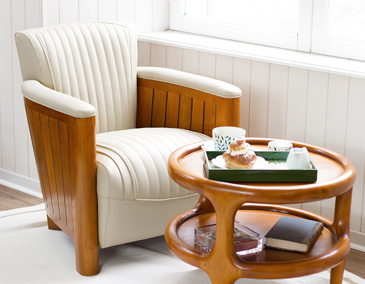 Fauteuil club bois et cuir beige Fauteuil club bois et cuir beige