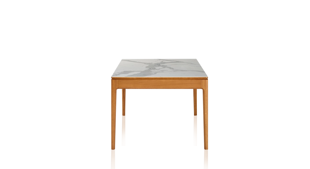 Table extensible en chêne et céramique 6 à 10 personnes allonges céramique avec bois teinte merisier et plateau et allonges céramique effet marbre blanc 140x90 cm