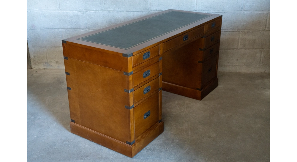 Bureau marine double caissons 9 tiroirs bois teinte merisier et cuir vert
