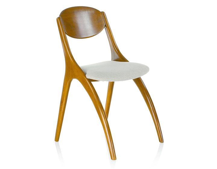 Chaise scandinave bois teinte merisier et tissu beige Chaise scandinave bois teinte merisier et tissu beige