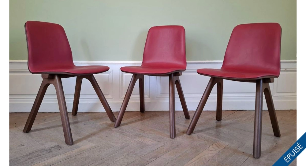 Lot de 3 chaises design chêne teinte foncée et cuir de vachette bordeaux Lot de 3 chaises design chêne teinte foncée et cuir de vachette bordeaux