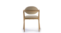 Chaise design avec accoudoirs en chêne bois teinte naturelle et tissu beige Chaise design avec accoudoirs en chêne bois teinte naturelle et tissu beige
