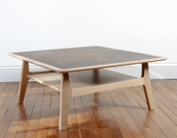 Table basse carrée en chêne et céramique avec bois teinte naturelle plateau céramique brun oxydé 100x100 cm Table basse carrée en chêne et céramique avec bois teinte naturelle plateau céramique brun oxydé 100x100 cm