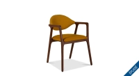 Chaise design avec accoudoirs en noyer bois teinte naturelle et tissu orange Chaise design avec accoudoirs en noyer bois teinte naturelle et tissu orange