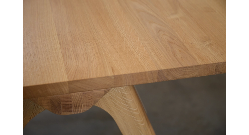 Table salle à manger en chêne 4 personnes teinte naturelle 90x90 cm Table salle à manger en chêne 4 personnes teinte naturelle 90x90 cm