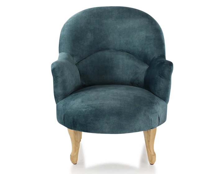 Fauteuil crapaud avec accoudoirs pieds bois teinte naturelle et tissu velours bleu pétrole Fauteuil crapaud avec accoudoirs pieds bois teinte naturelle et tissu velours bleu pétrole
