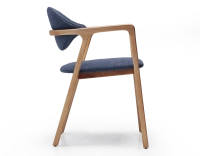 Chaise design avec accoudoirs bois teinte naturelle et tissu bleu océan Chaise design avec accoudoirs bois teinte naturelle et tissu bleu océan