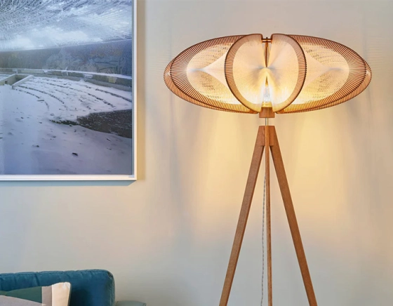 Large model tripod floor lamp in oak and braided cotton thread