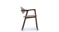 Chaise design avec accoudoirs en chêne bois teinte foncée et tissu gris Chaise design avec accoudoirs en chêne bois teinte foncée et tissu gris