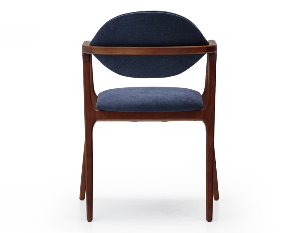 Chaise design avec accoudoirs bois teinte merisier et tissu bleu océan Chaise design avec accoudoirs bois teinte merisier et tissu bleu océan