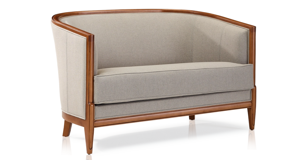 Canapé ancien 2 places accoudoirs moulurés bois teinte ancienne et tissu beige naturel